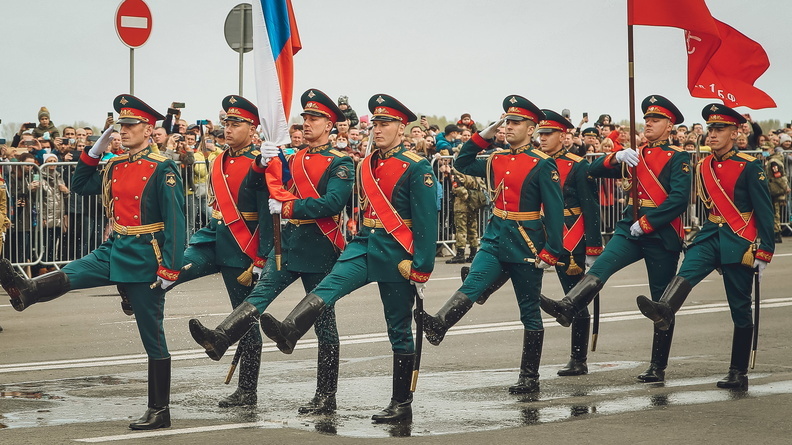 На День Победы жителей Сургута ждут военный марш, концерт и салют