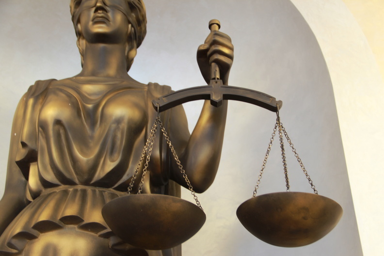 В Югре вооружённого адвоката-наркоторговца приговорили к 9 годам колонии