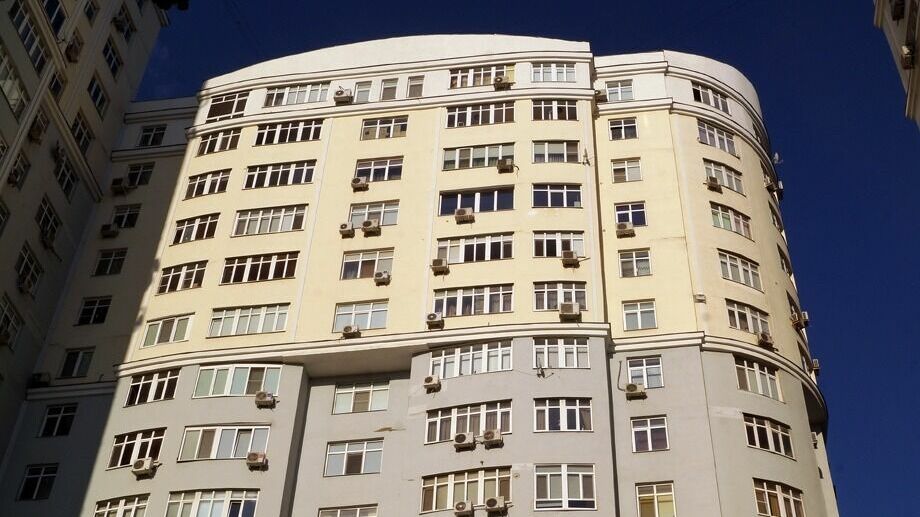 В Ханты-Мансийске подростки-экстремалы облюбовали крышу многоэтажки для прогулок