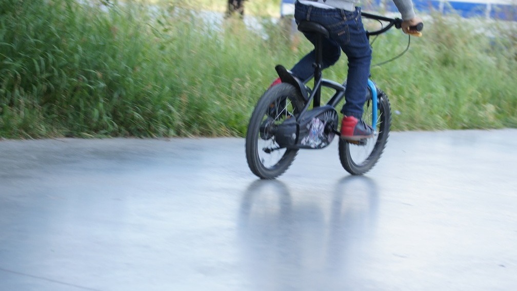 В Сургуте ребёнок на велосипеде попал под колёса внедорожника