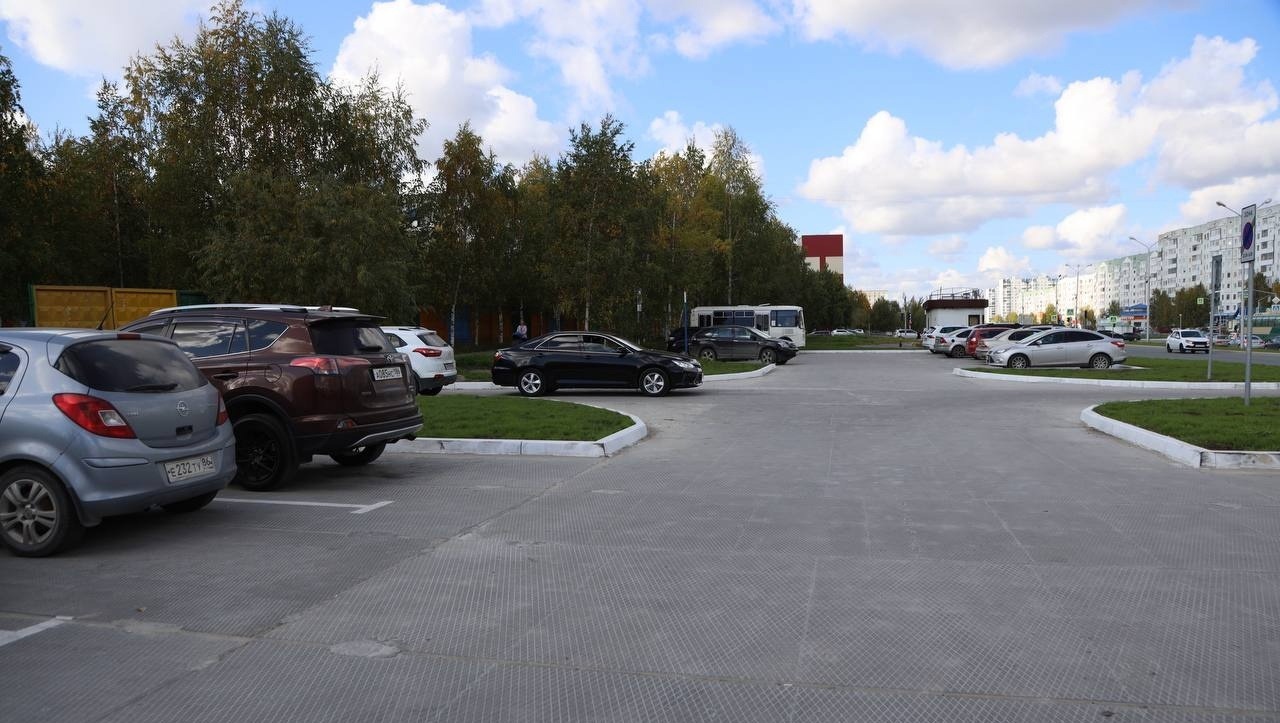 Новые парковки обустраивают в Нижневартовске возле поликлиник