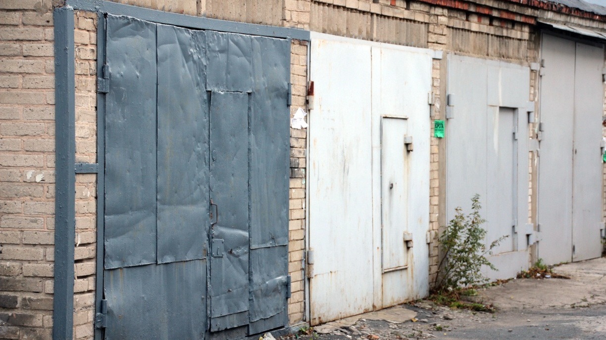 В Сургуте начали массово сносить незаконно установленные гаражи
