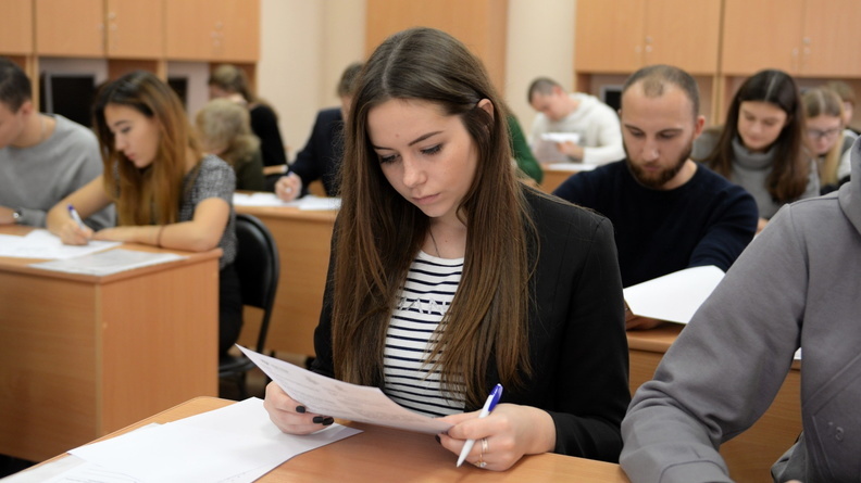 В ХМАО школьники из Донбасса получили аттестаты без сдачи экзаменов