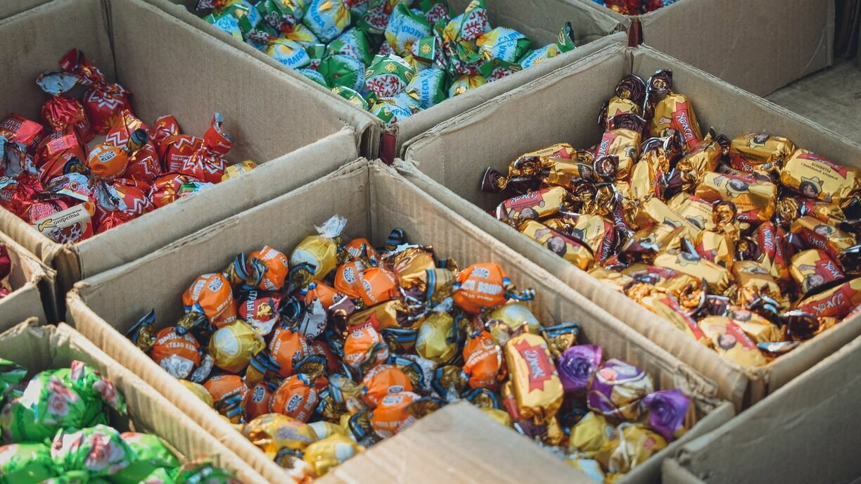 Жительница Сургута отравилась конфетами с червями
