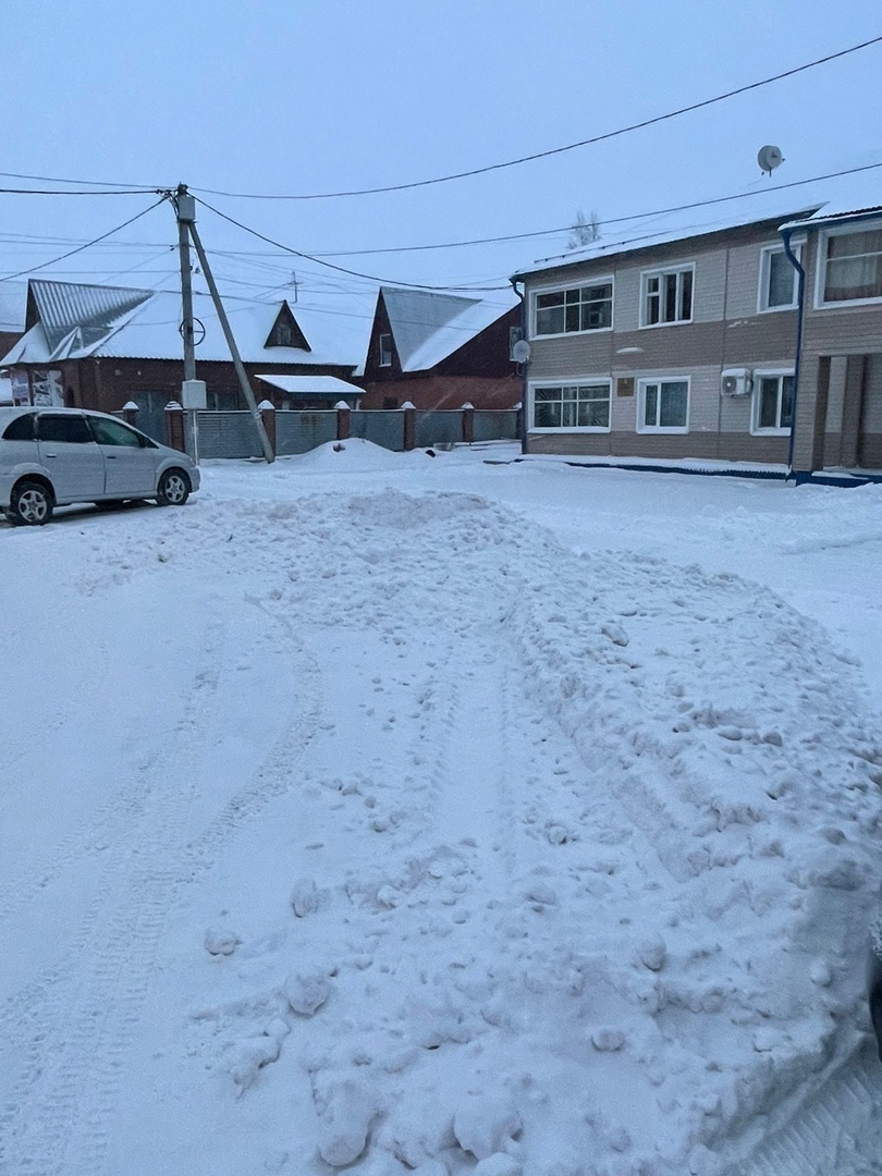 Междуреченский Кондинского района завален снегом.