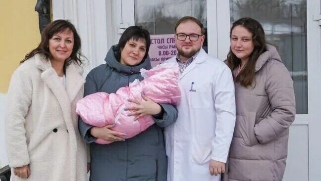 В Сургут привезли малышку, родители которой попали в смертельное ДТП под Оренбургом
