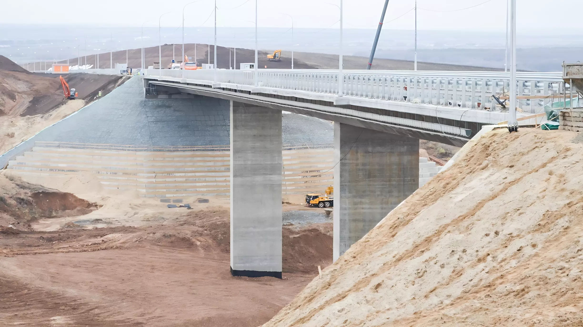 В ХМАО возвели 9 опор будущего крупнейшего моста через Обь