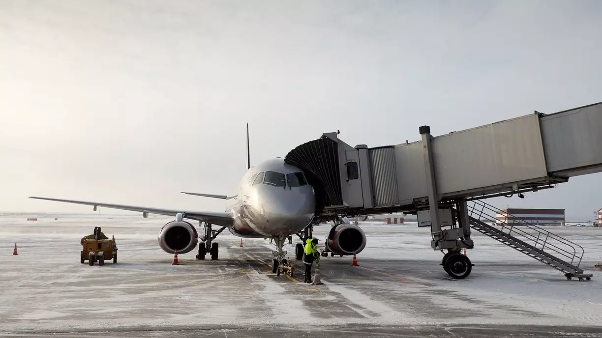 На Ямале из-за экстремально низких температур перенесли рейс в Сочи