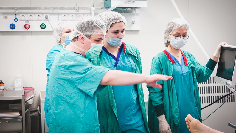В ХМАО врачи выполнили 8-часовую уникальную операцию онкобольному пациенту