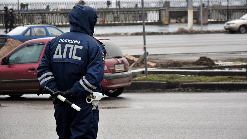 В Ханты-Мансийске подросток брызнул в лицо гаишнику перцовым баллончиком