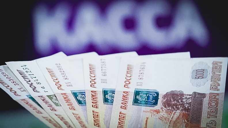 Банки в Югре продают доллар практически за 100 рублей
