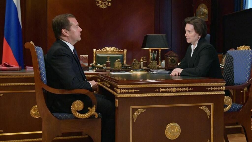 В феврале 2010 года Дмитрий Медведем предложил Комаровой пост губернатора ХМАО