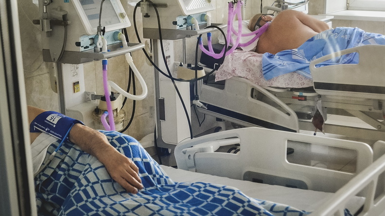 В ХМАО за сутки госпитализировали 193 человека с ковидом