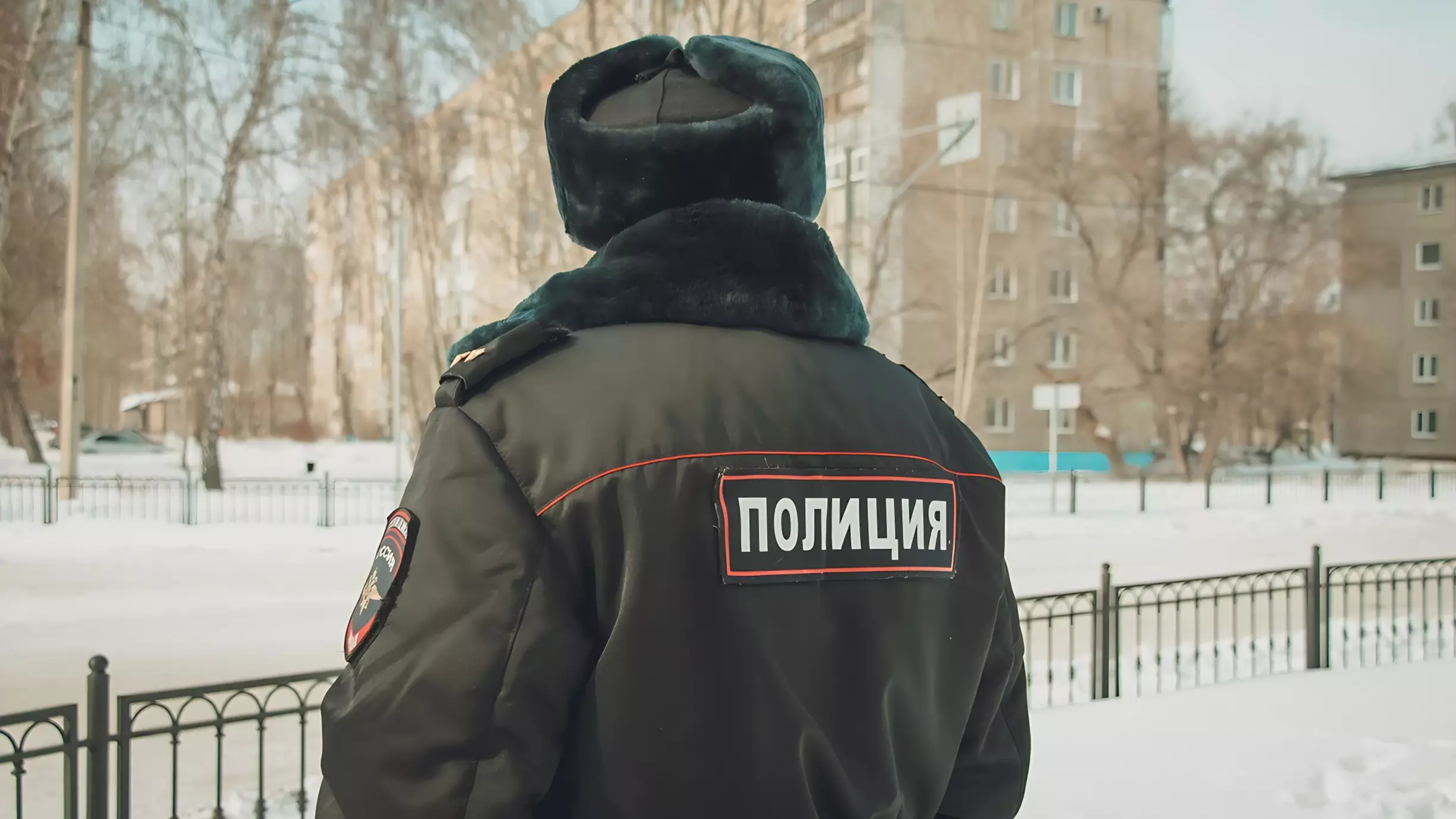 Полицейские ХМАО спасли замерзающего водителя из Свердловской области