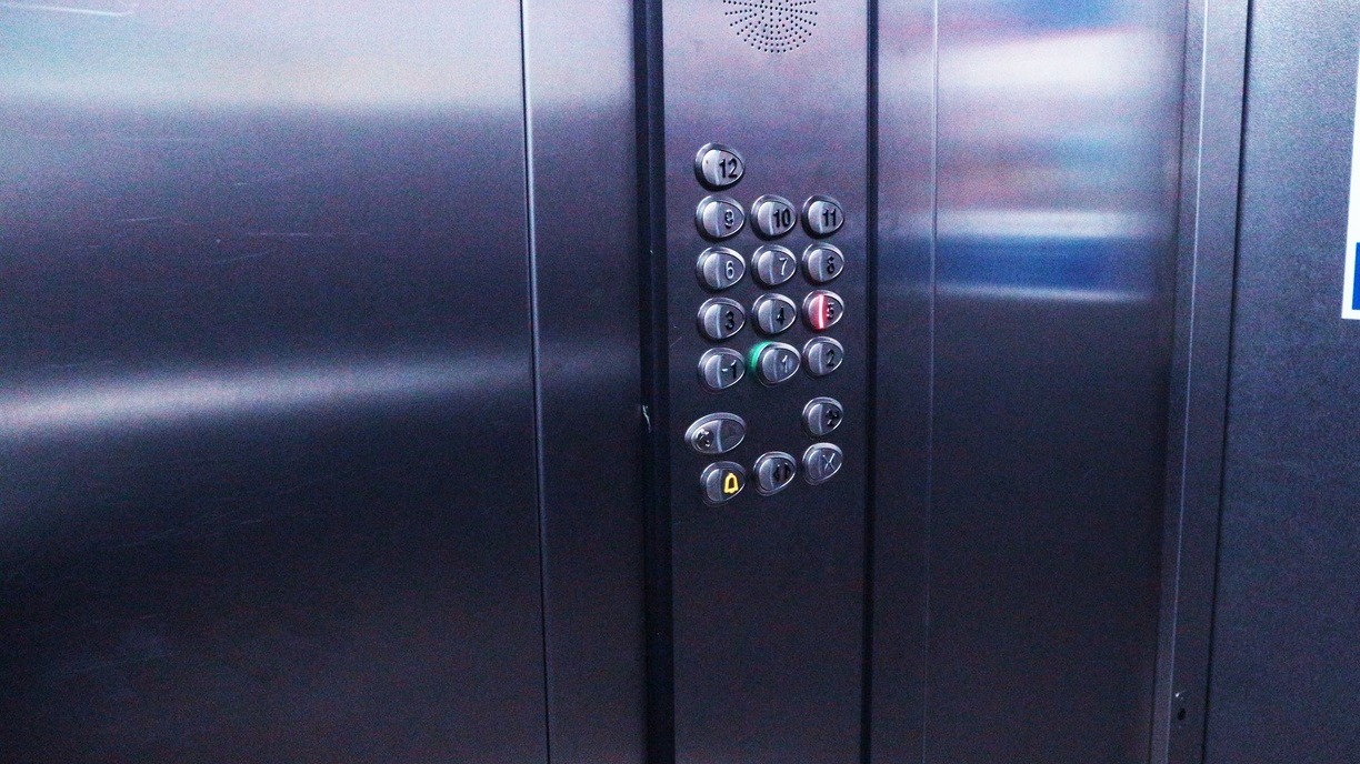 В Нижневартовске потратят 1,6 млрд рублей на замену лифтов