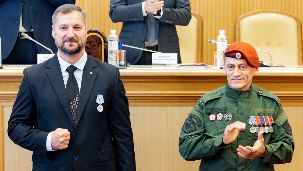 Мобилизованного чиновника из Югры наградили медалью «За отвагу»