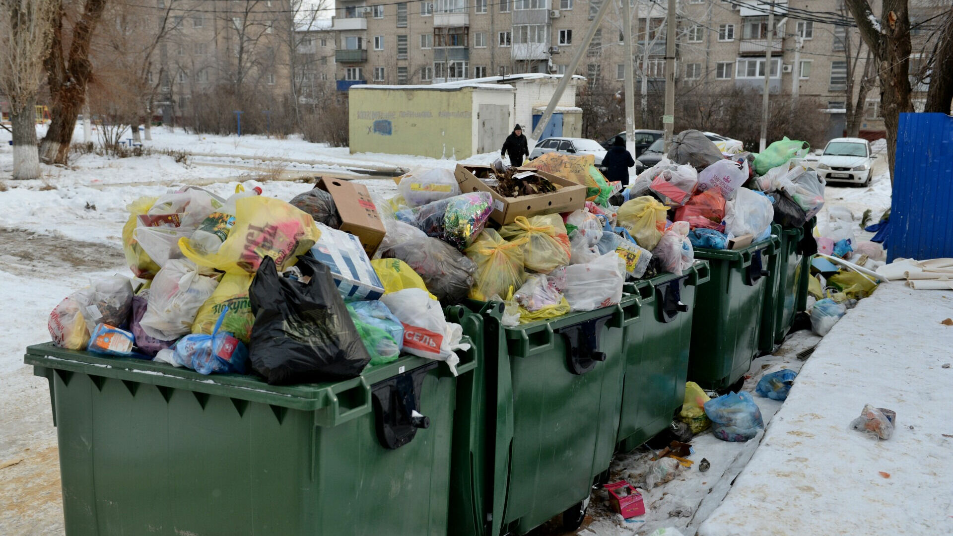 В Ханты-Мансийске десятки букетов после 8 марта нашли в мусорке