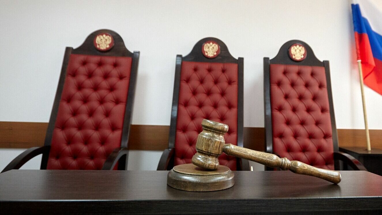 Суд в ХМАО приостановил дело о досрочной отставке мэра Дейнеки