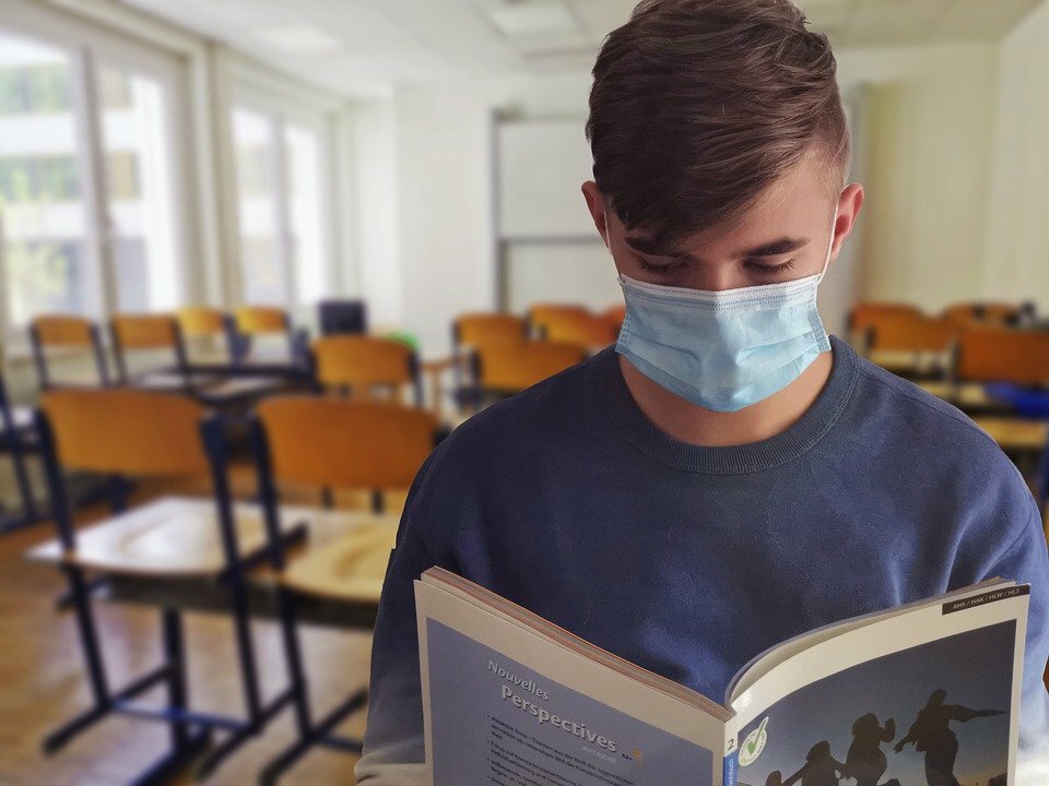 На дистанте из-за COVID-19, гриппа и ОРВИ остаётся школа № 82 Архангельска