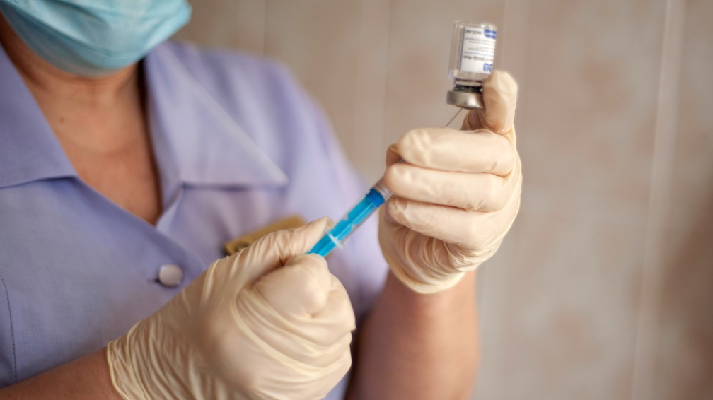 В ХМАО процент заболевших COVID после прививки составил порядка 30,3%
