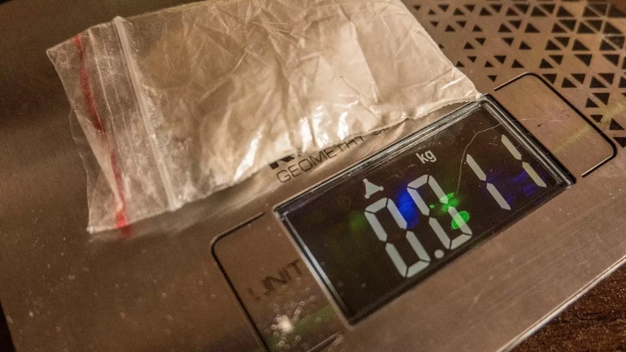 В Нижневартовске мигрант-наркодиллер сломал позвоночник, убегая от полиции
