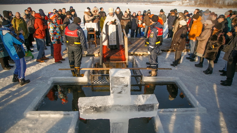 Крещенские купания в Нягани отменены из-за большого объёма воды на льду