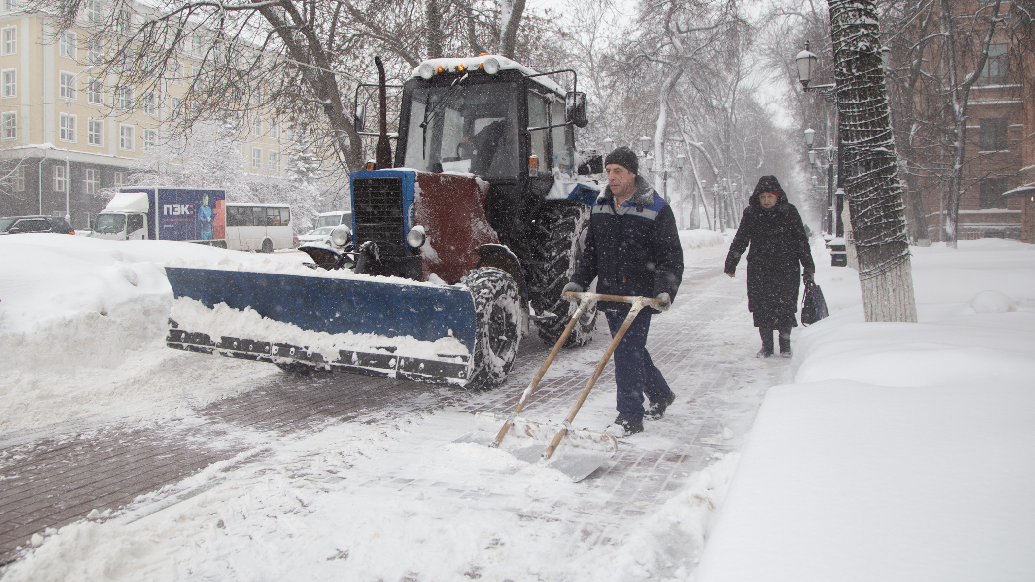 В Югре мэрия Лянтора отказалась убирать снег в городе после ссоры с подрядчиком
