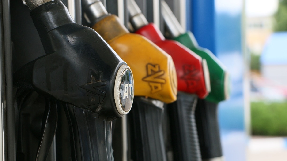 Рухнула прибыль «Газпрома», а цены на бензин — выросли: итоги дня в ХМАО