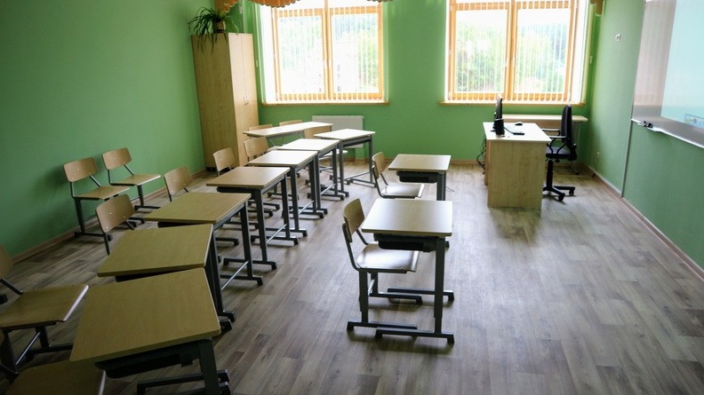 В школе на Ямале учителям самим приходится мыть полы 