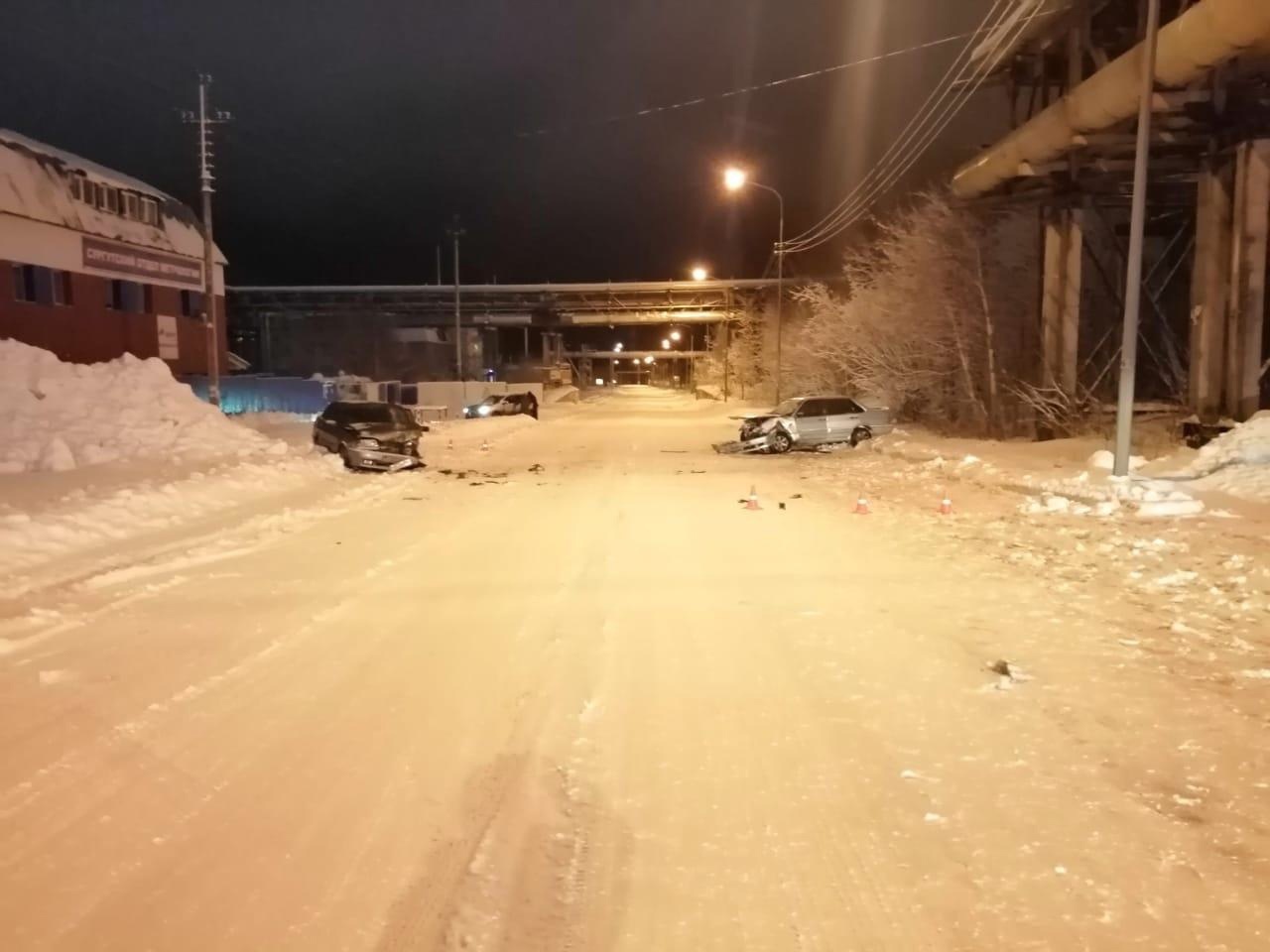 В Сургуте пьяный мужчина за рулём ВАЗ устроил ДТП на улице Энергостроителей