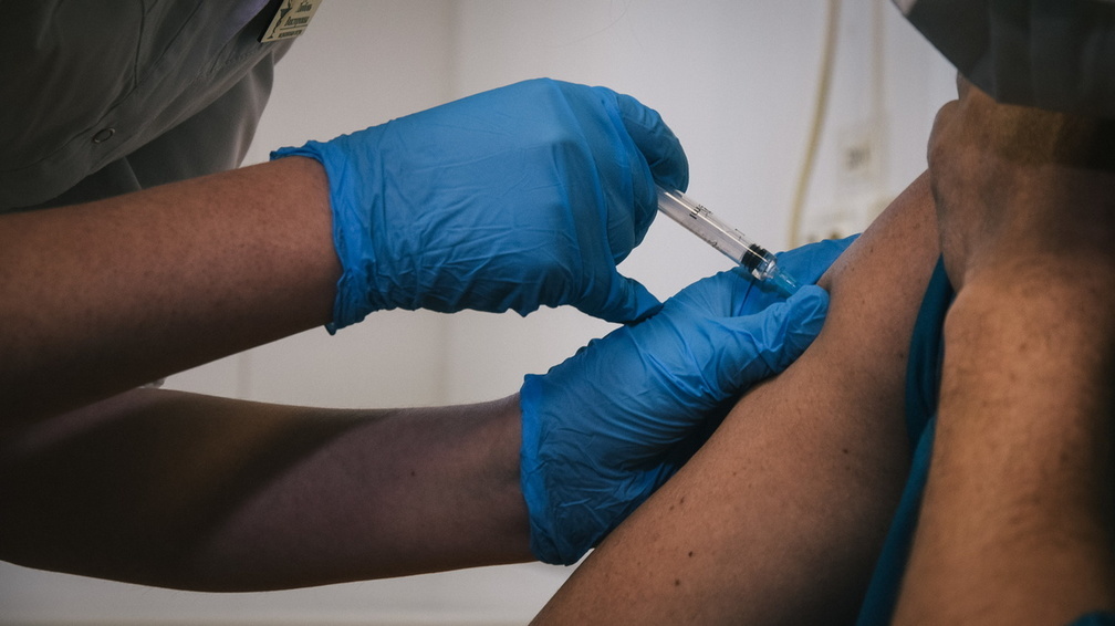 В Югре больным ВИЧ посоветовали привиться от коронавируса