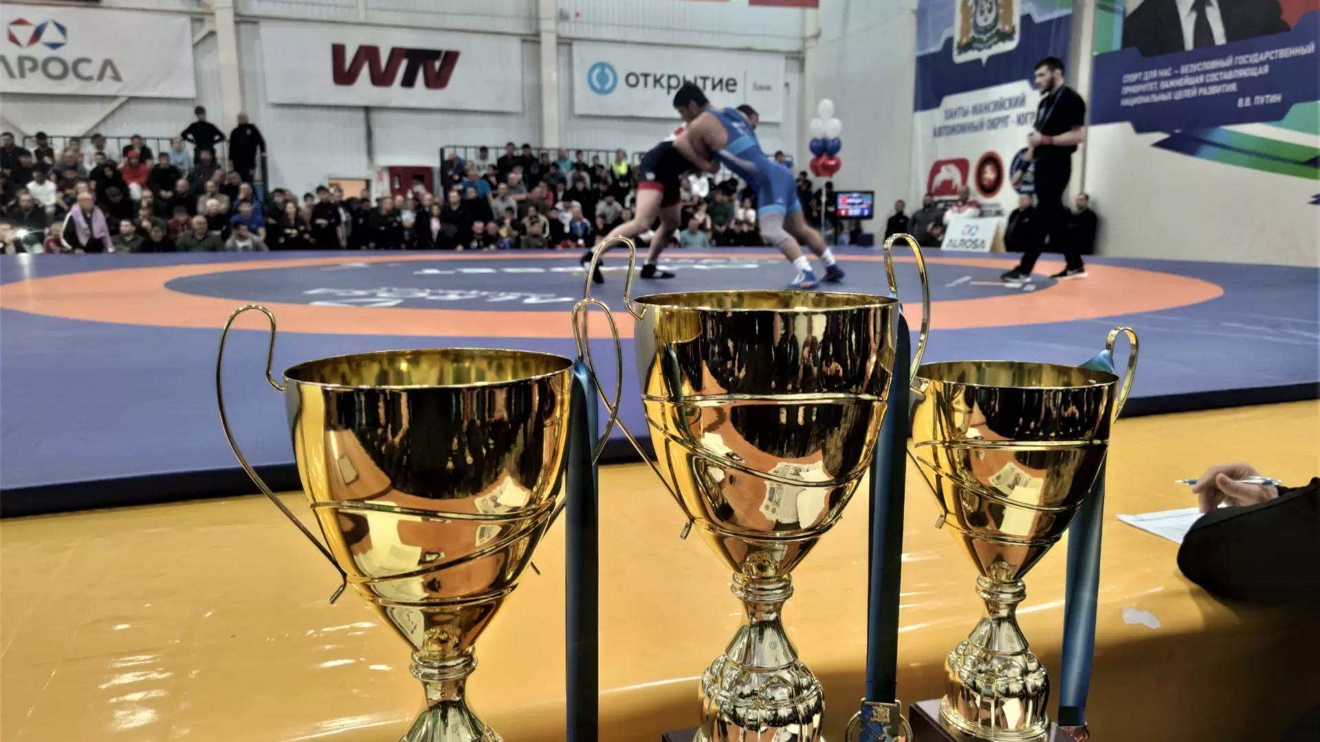 Более двухсот спортсменов по вольной борьбе борются за победу на Международном турнире в Пойково
