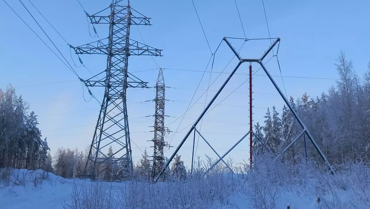 Энергетики повысили надежность электроснабжения поселка Унъюган