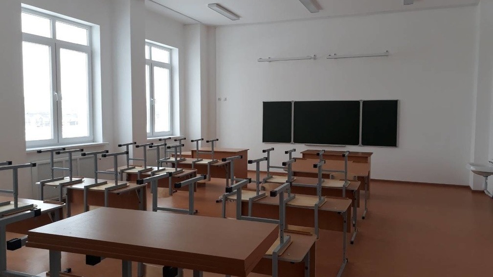 В школе Нижневартовска обрушился потолок