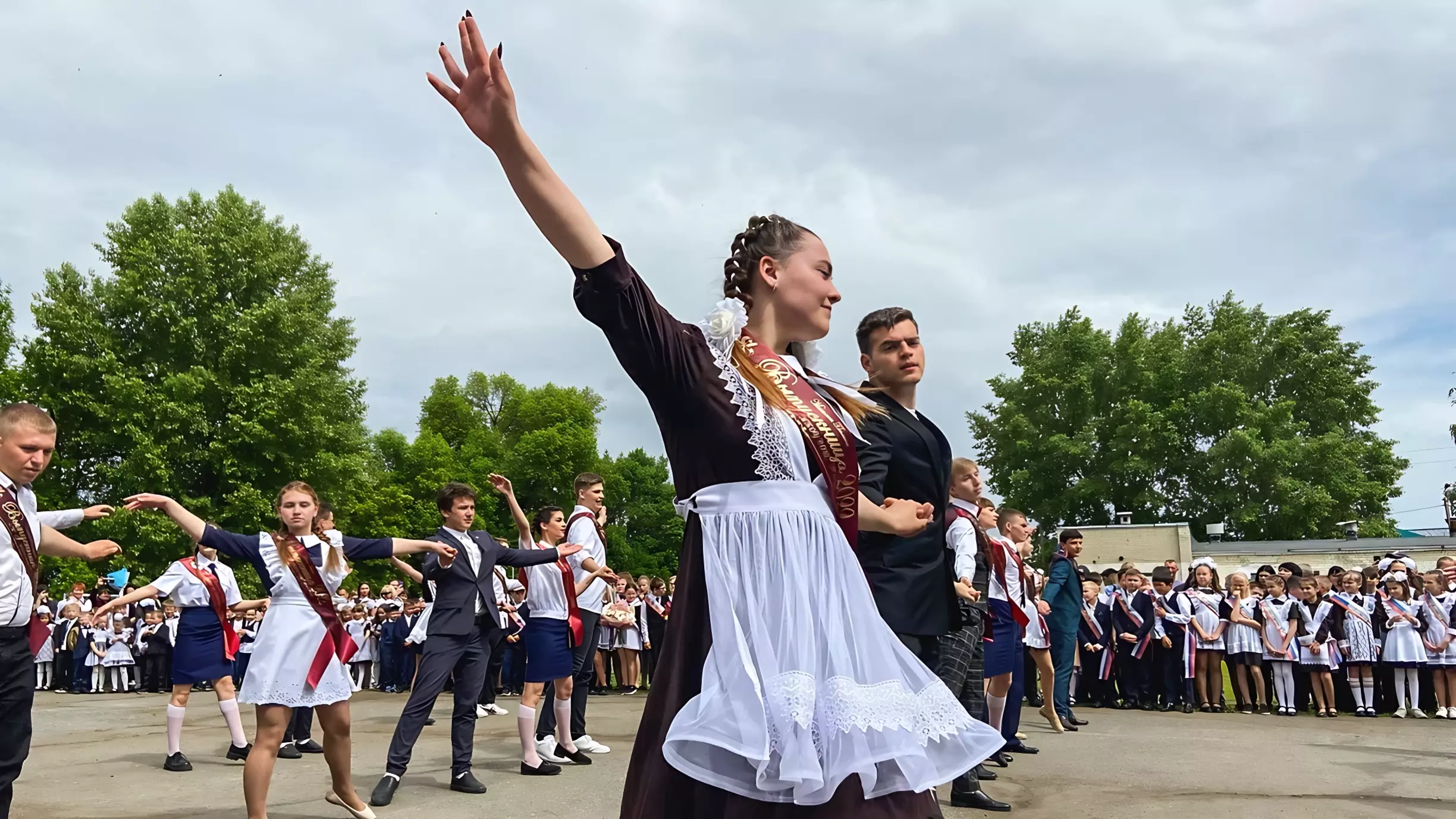 Власти Югры предложили «альтернативу» масштабным праздникам на школьных выпускных