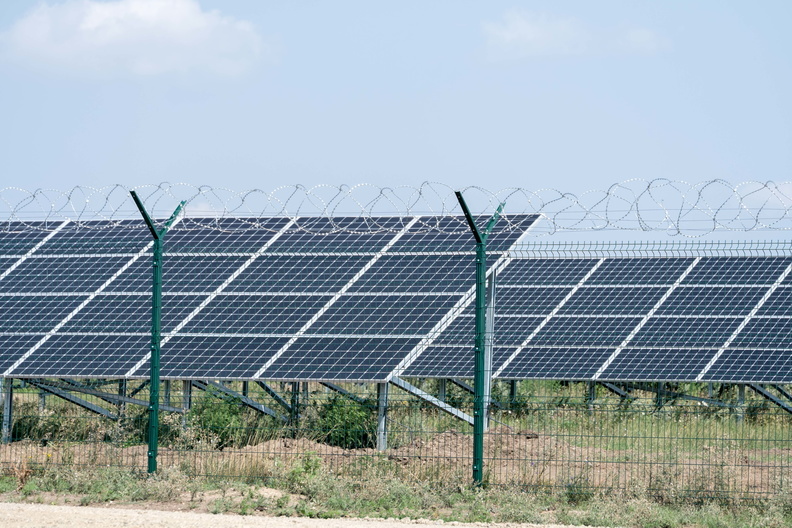 В трёх населённых пунктах ХМАО появились солнечные электростанции