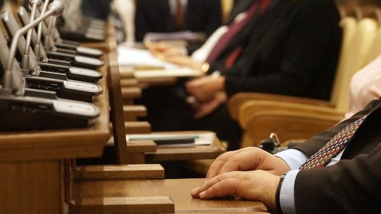 Депутаты Сургута срочно соберутся для изменения оплаты труда чиновников