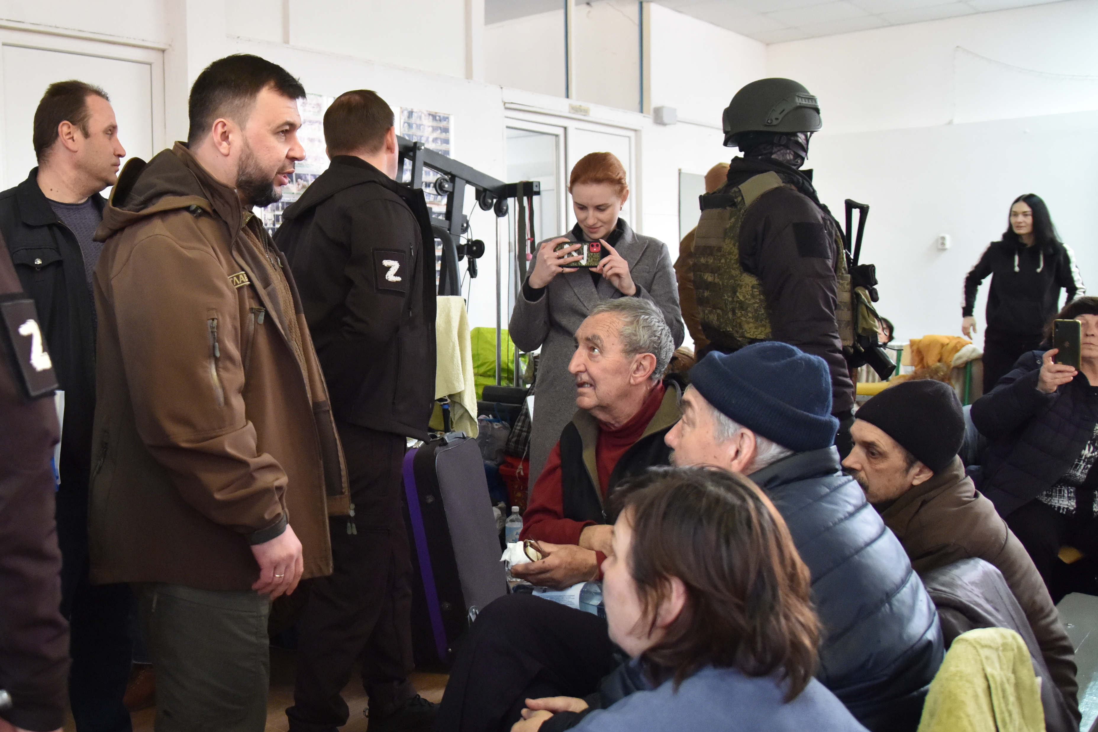 В Мариуполе «Единая Россия» открыла центр гуманитарной помощи жителям города