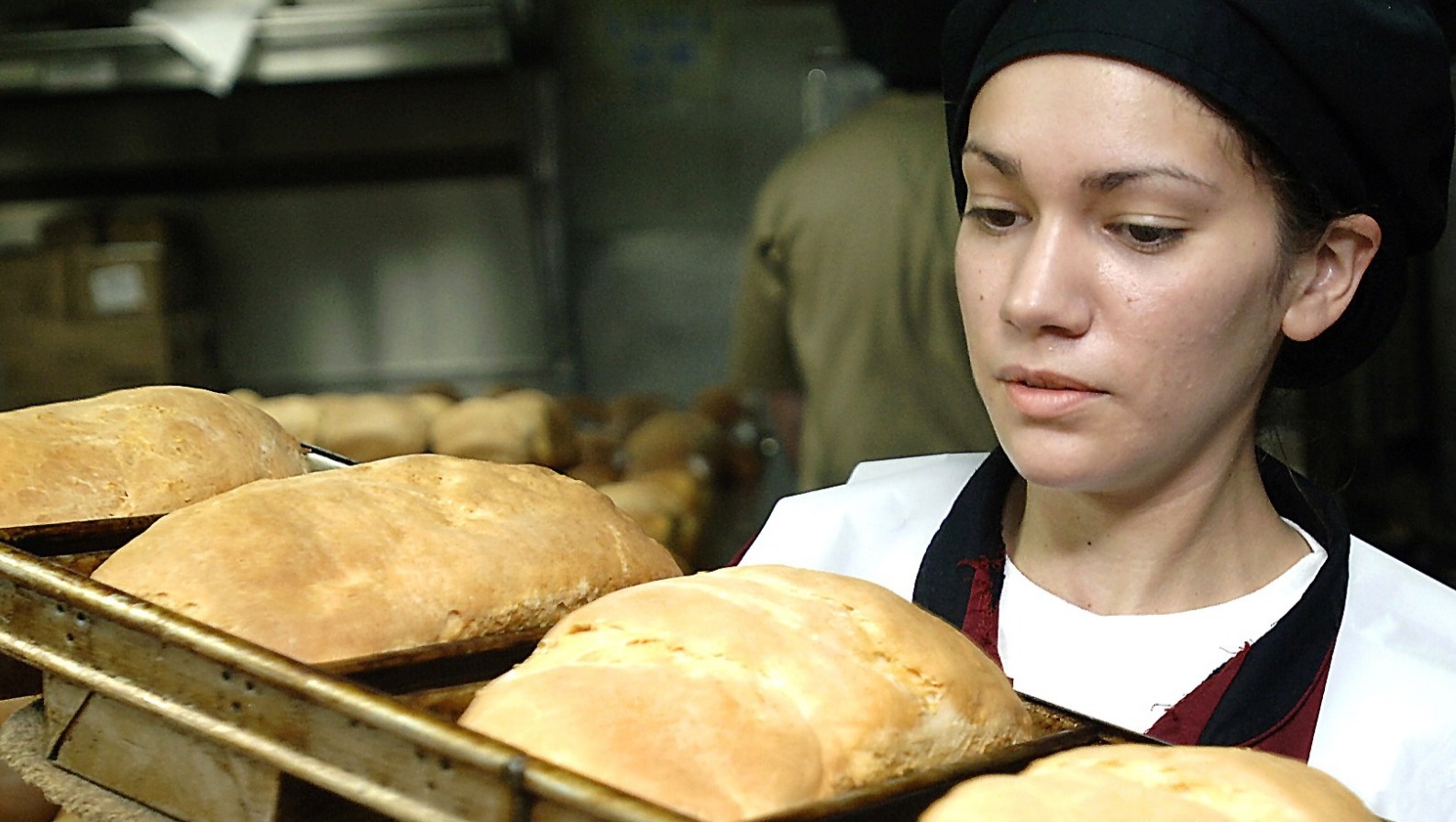 В Нижневартовске пекарню обвинили в готовке хлеба из мусора