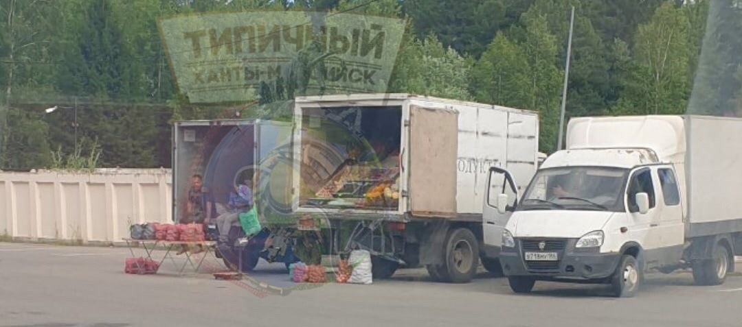 Жители Ханты-Мансийска обеспокоены торговлей фруктами рядом с кладбищем