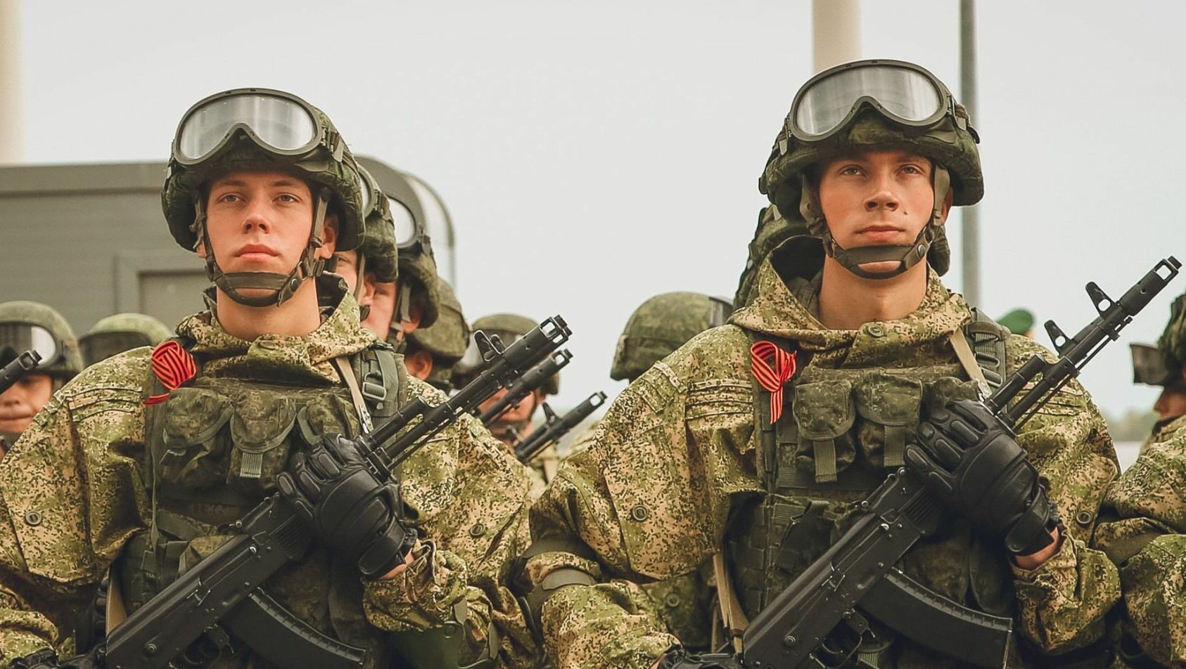 1 млн рублей получат россияне после заключения военного контракта в Югре