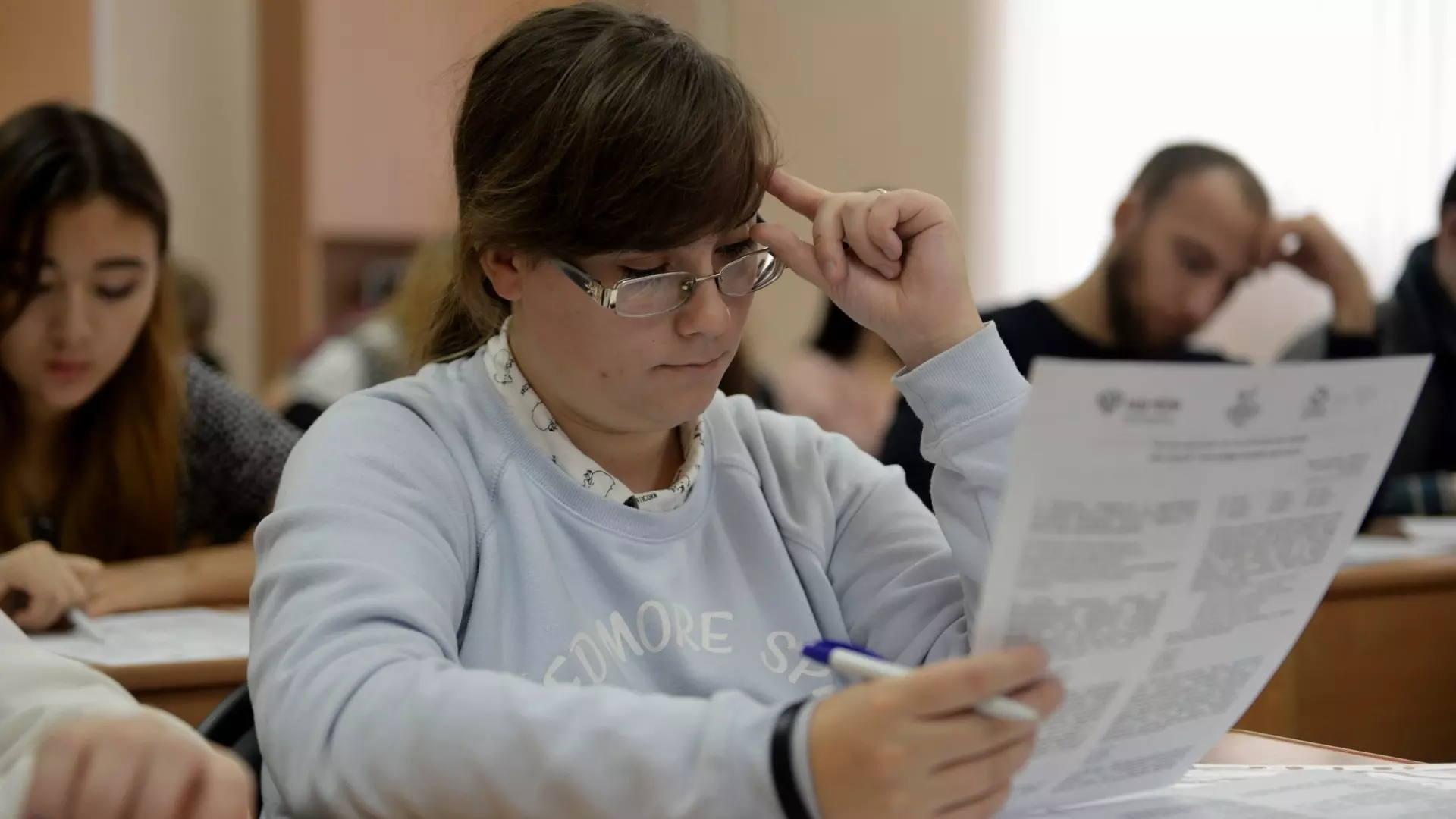 В Нижневартовске выпускников собрали в актированный день в школе из-за сочинения