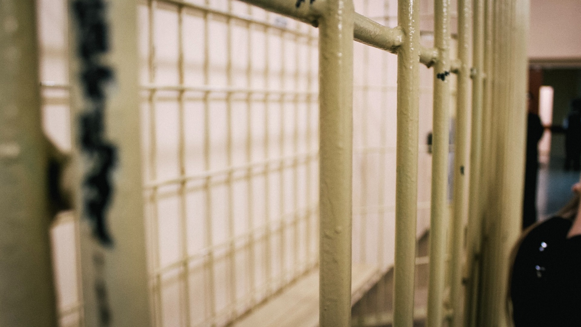 В Сургуте заключенный за изнасилование рецидивист объявил голодовку
