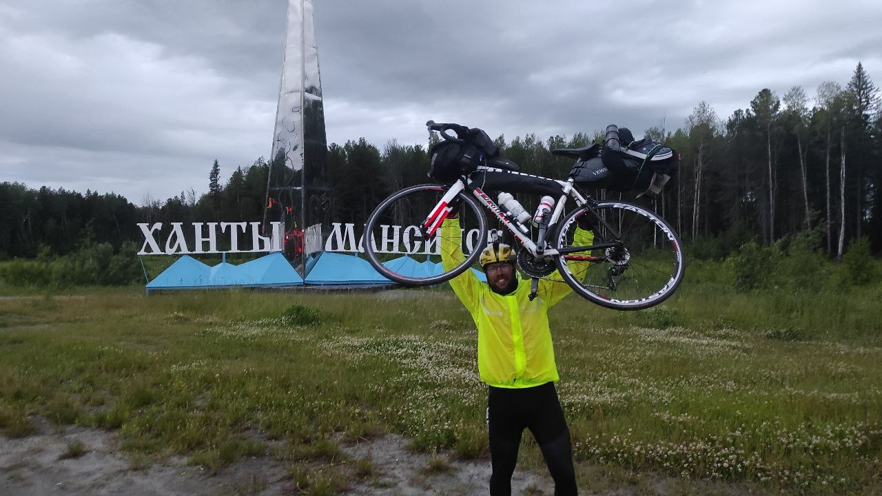 Велосипедист проехал 1,3 тысячи км от Салехарда до Ханты-Мансийска за 9 дней