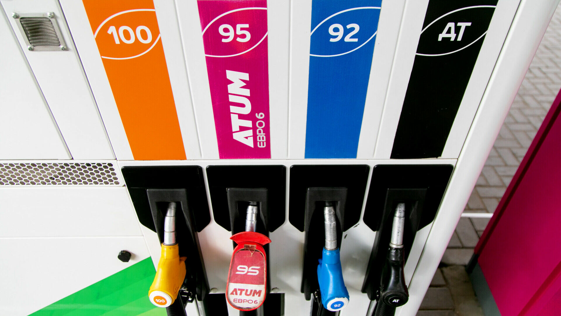 В ХМАО упали цены на бензин