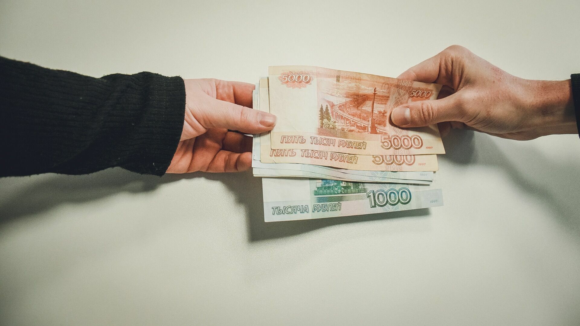 Жительница ХМАО влезла в долги на 3 млн рублей ради знакомых. Те исчезли с деньгами