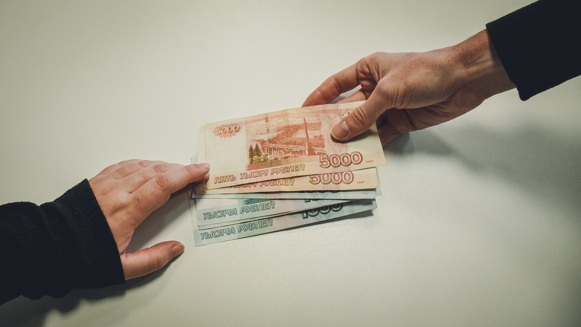 Компании ХМАО снизили предлагаемые зарплаты до 48 тысяч рублей