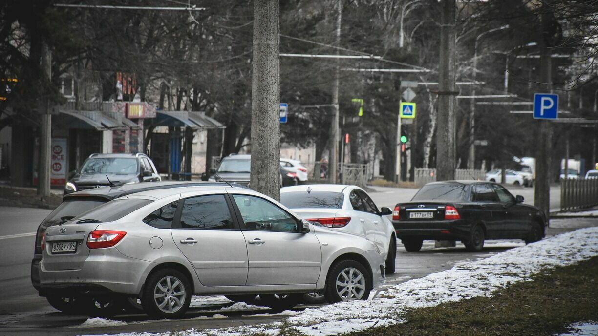 В Нижневартовске в одном из припаркованных автомобилей нашли утечку газа