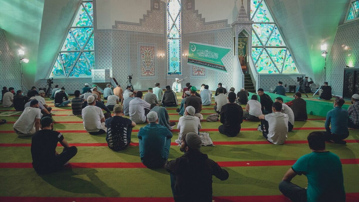 Мусульмане парализовали движение в Нижневартовске из-за праздника Ураза-байрам