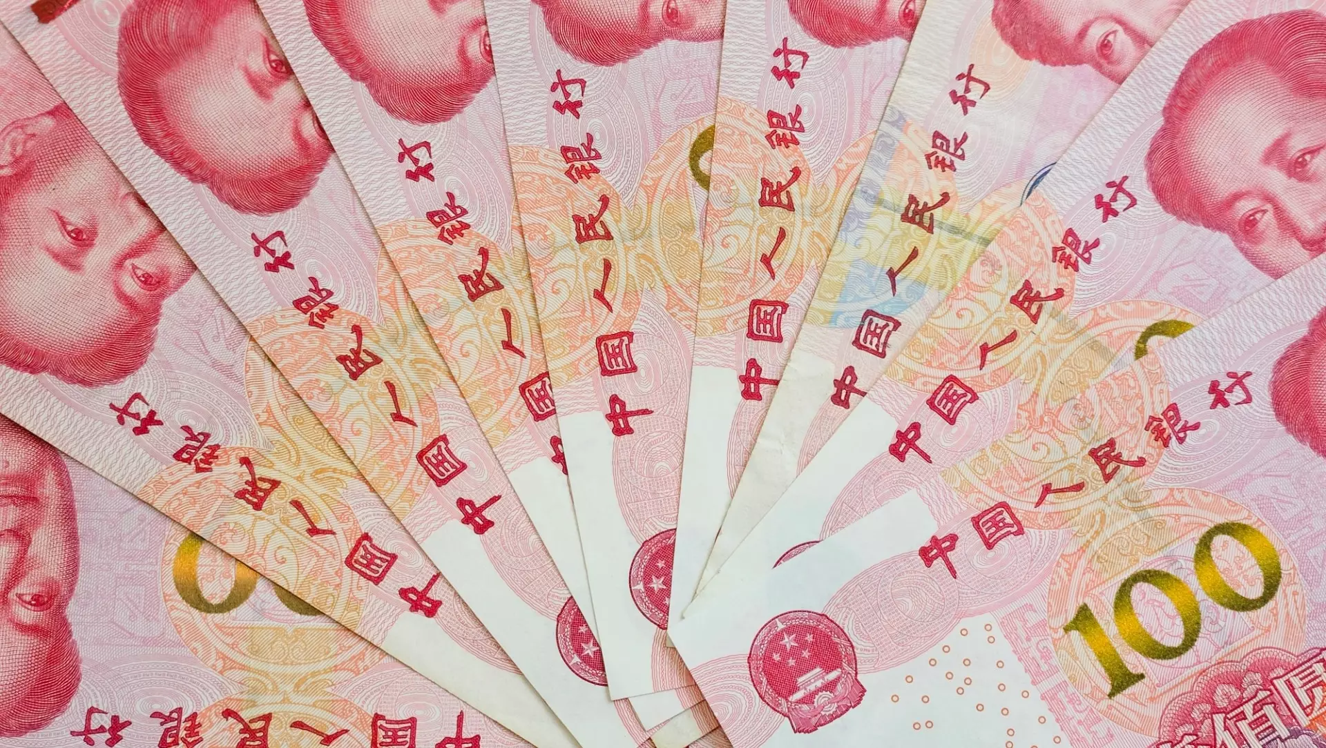 Российские банки начали поднимать ставки по юаневым вкладам